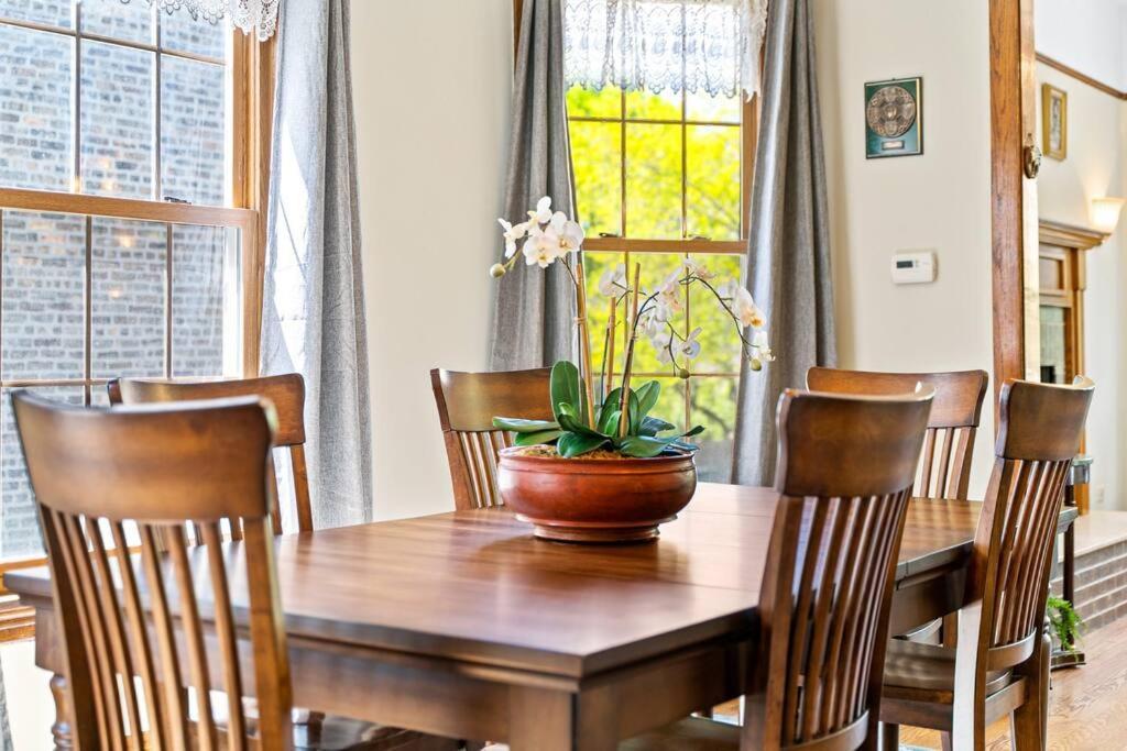 New! Xl North Center - 2 Car Garage And Ev Charger! Patios! Apartment Chicago