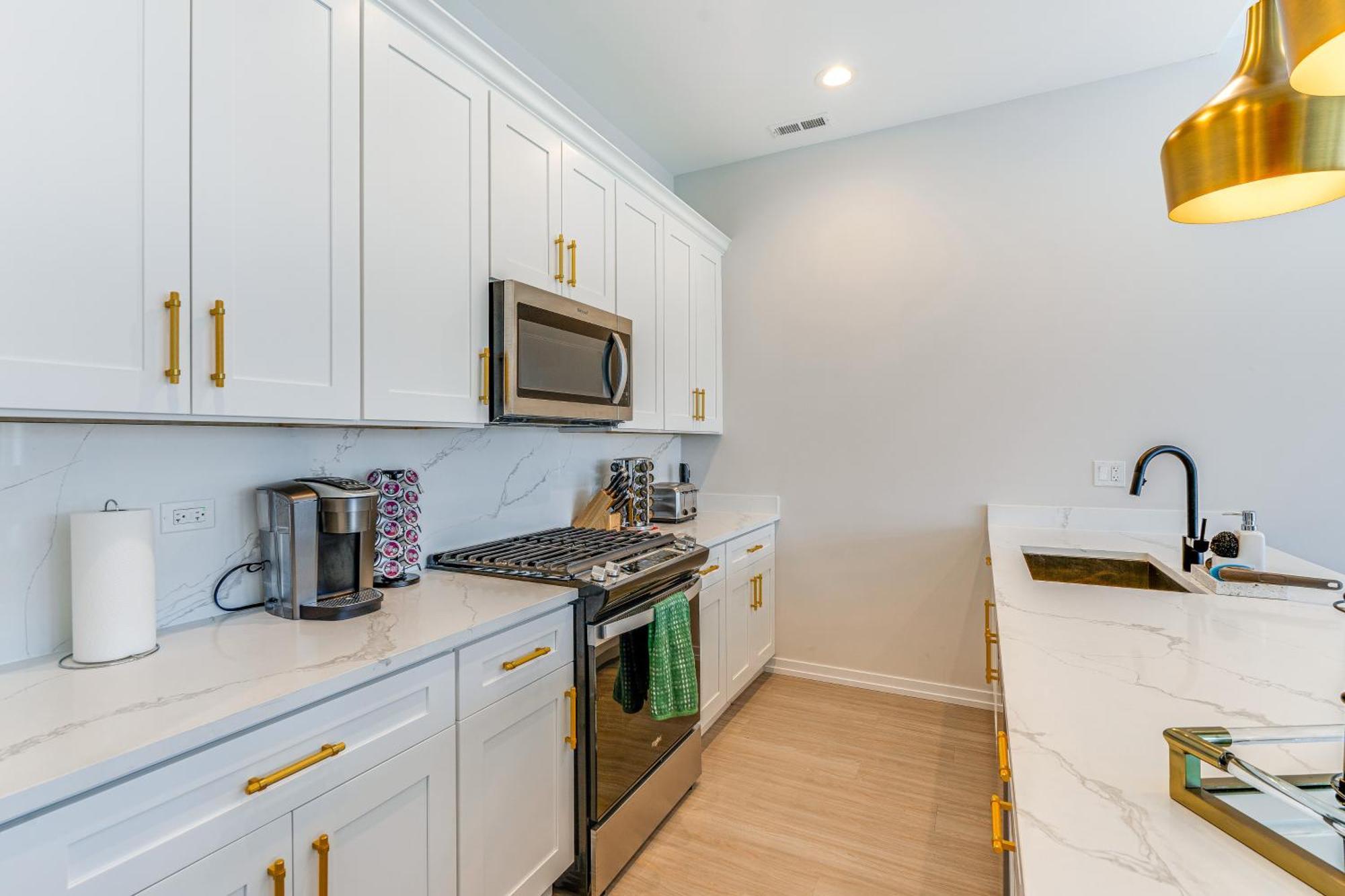 Apartment Luxe And Modern - 7 Mi To Downtown!