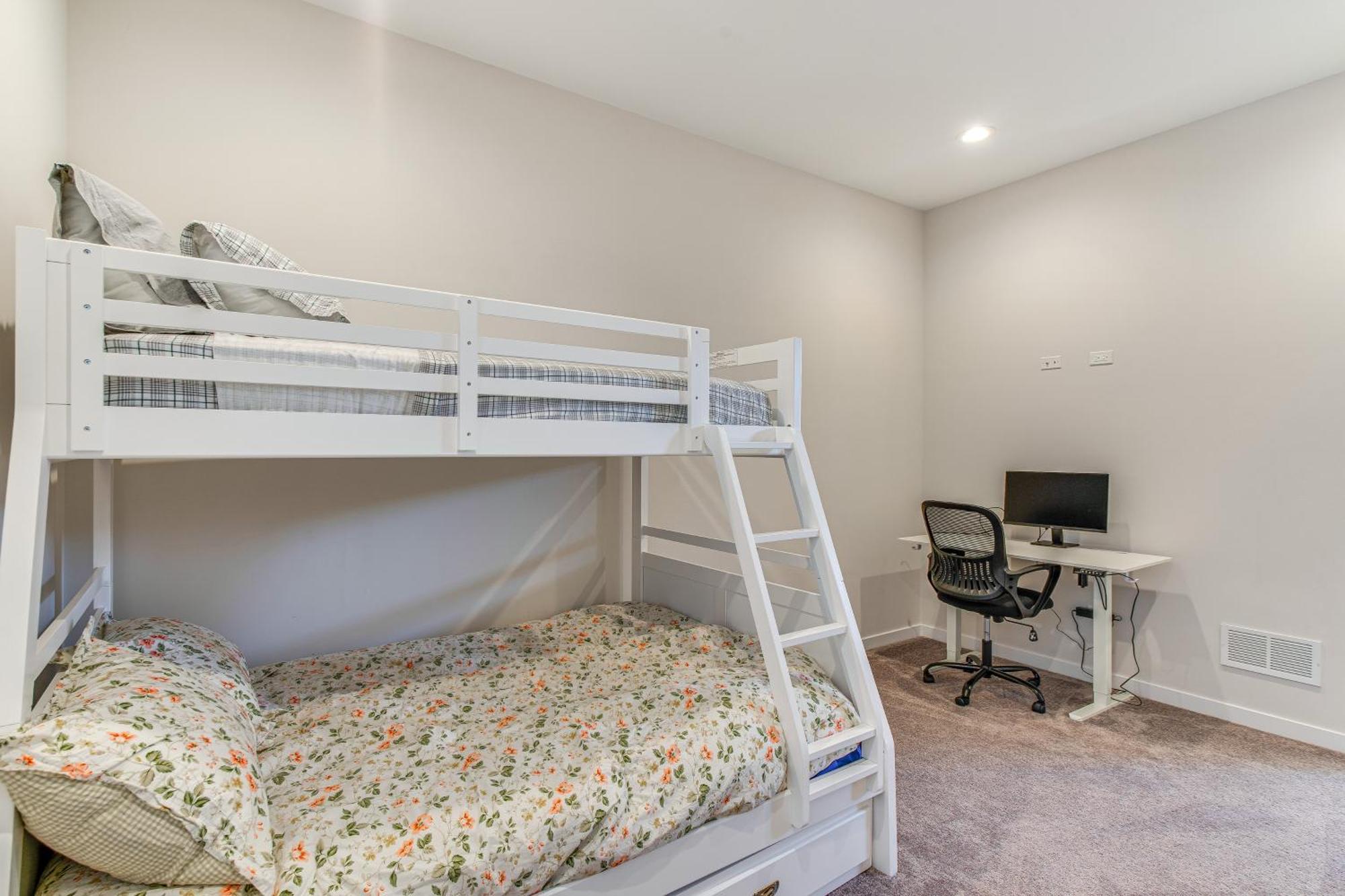 Apartment Luxe And Modern - 7 Mi To Downtown!