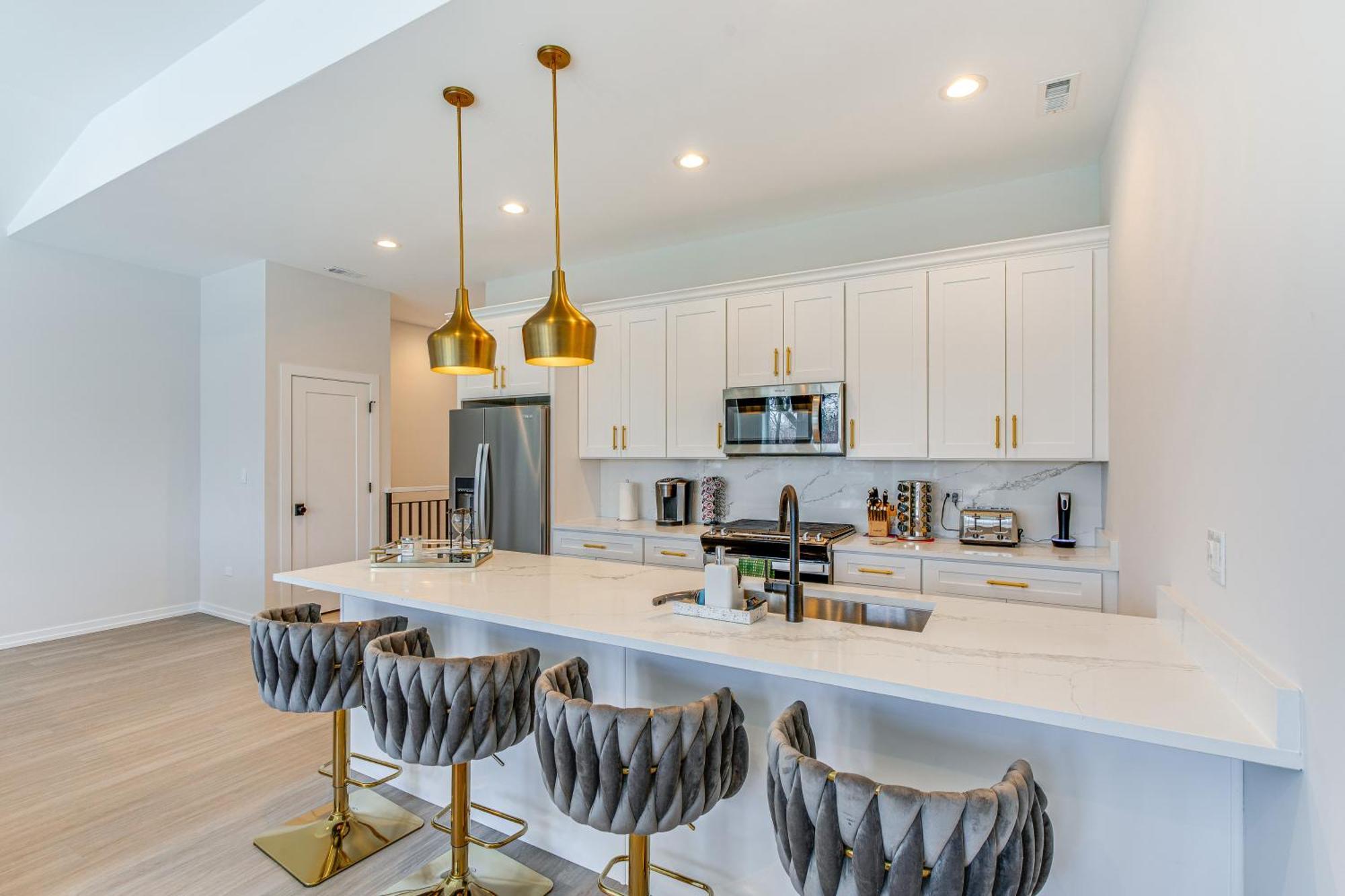 Luxe And Modern - 7 Mi To Downtown! Apartment *