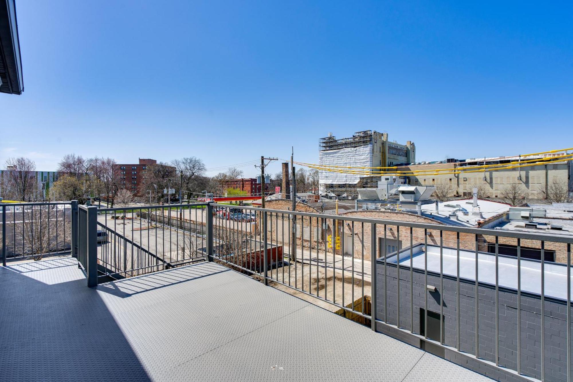 Luxe And Modern - 7 Mi To Downtown! Apartment *
