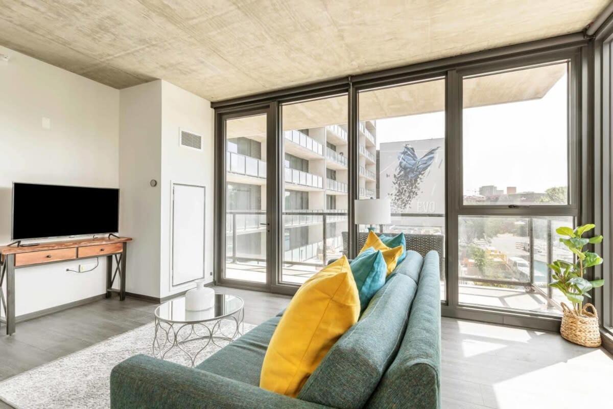 Apartment 2br Chic New With Rooftop Pool & Gym *