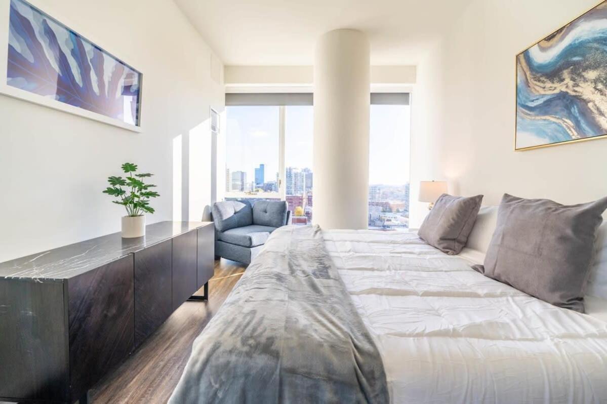 3br Luxury Glass With Views Pool & Gym