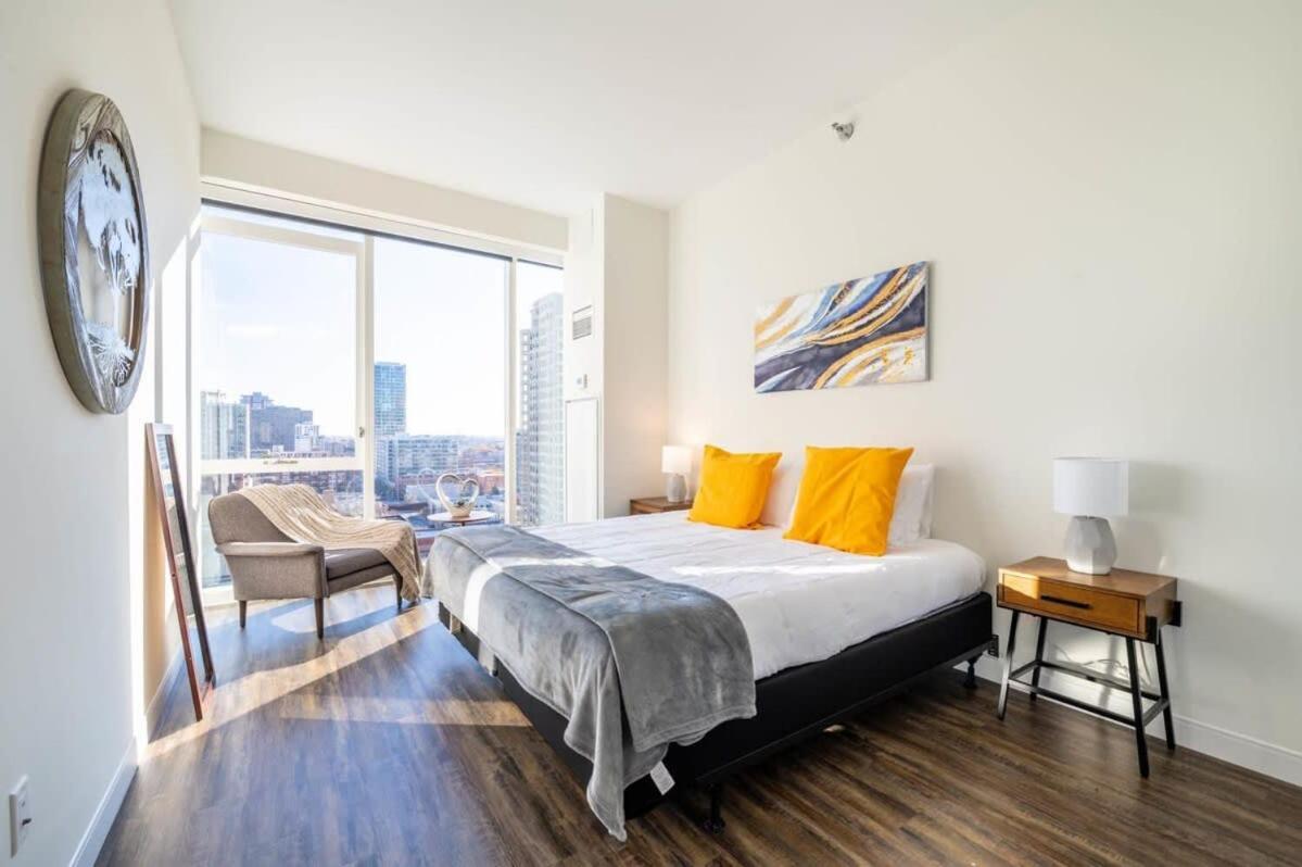 3br Luxury Glass With Views Pool & Gym Apartment *
