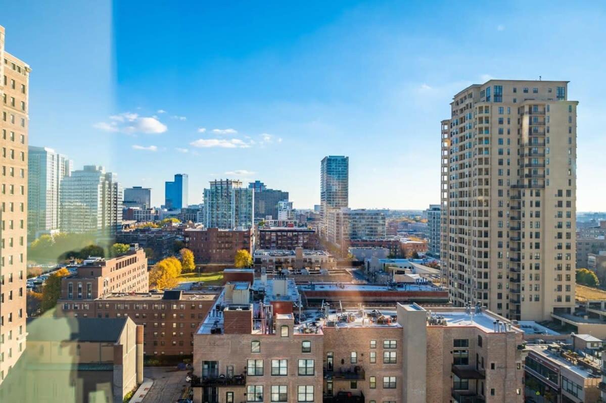 3br Luxury Glass With Views Pool & Gym Apartment Chicago