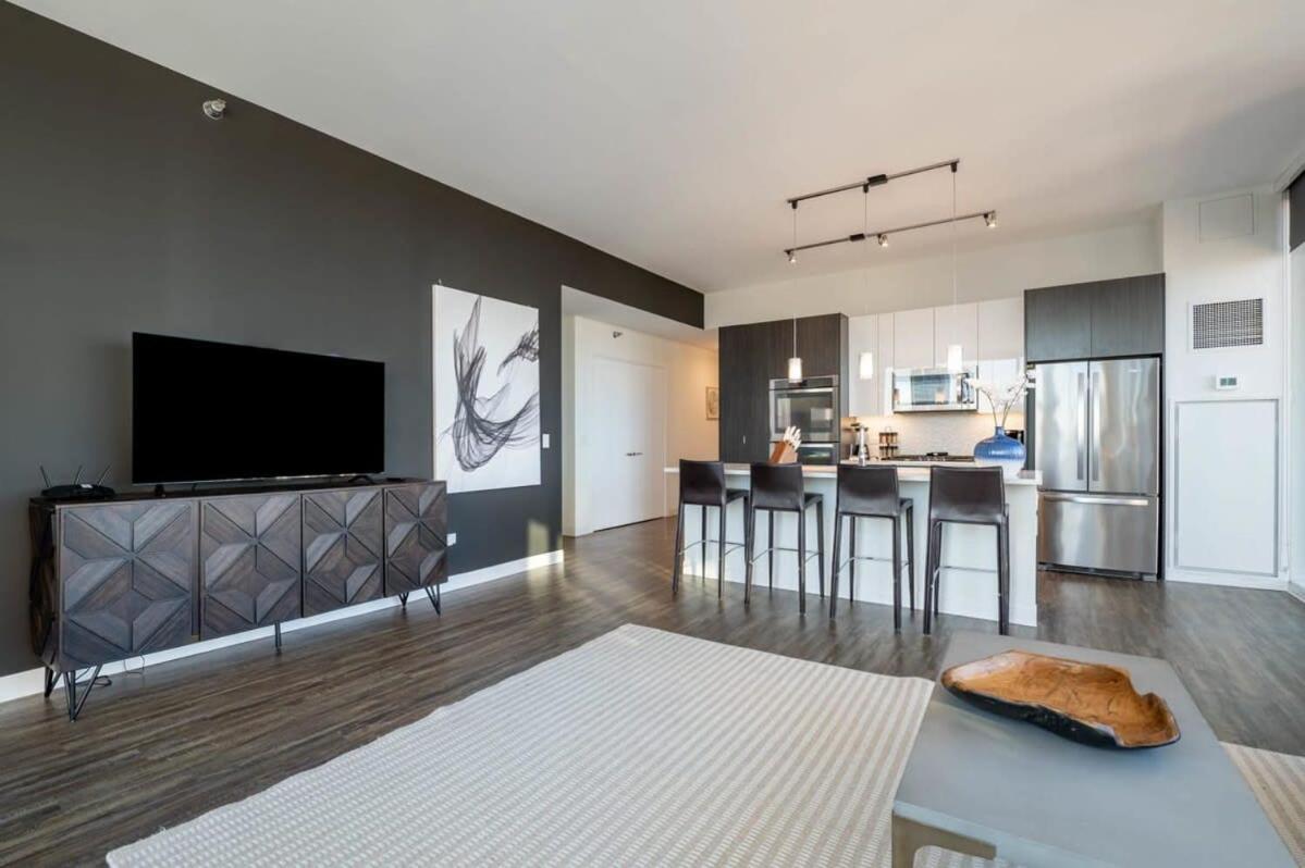 3br Luxury Glass With Views Pool & Gym