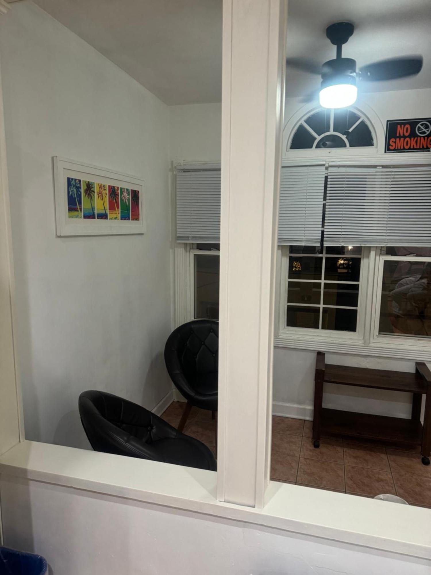 Guest house Hollywood Llc Chicago