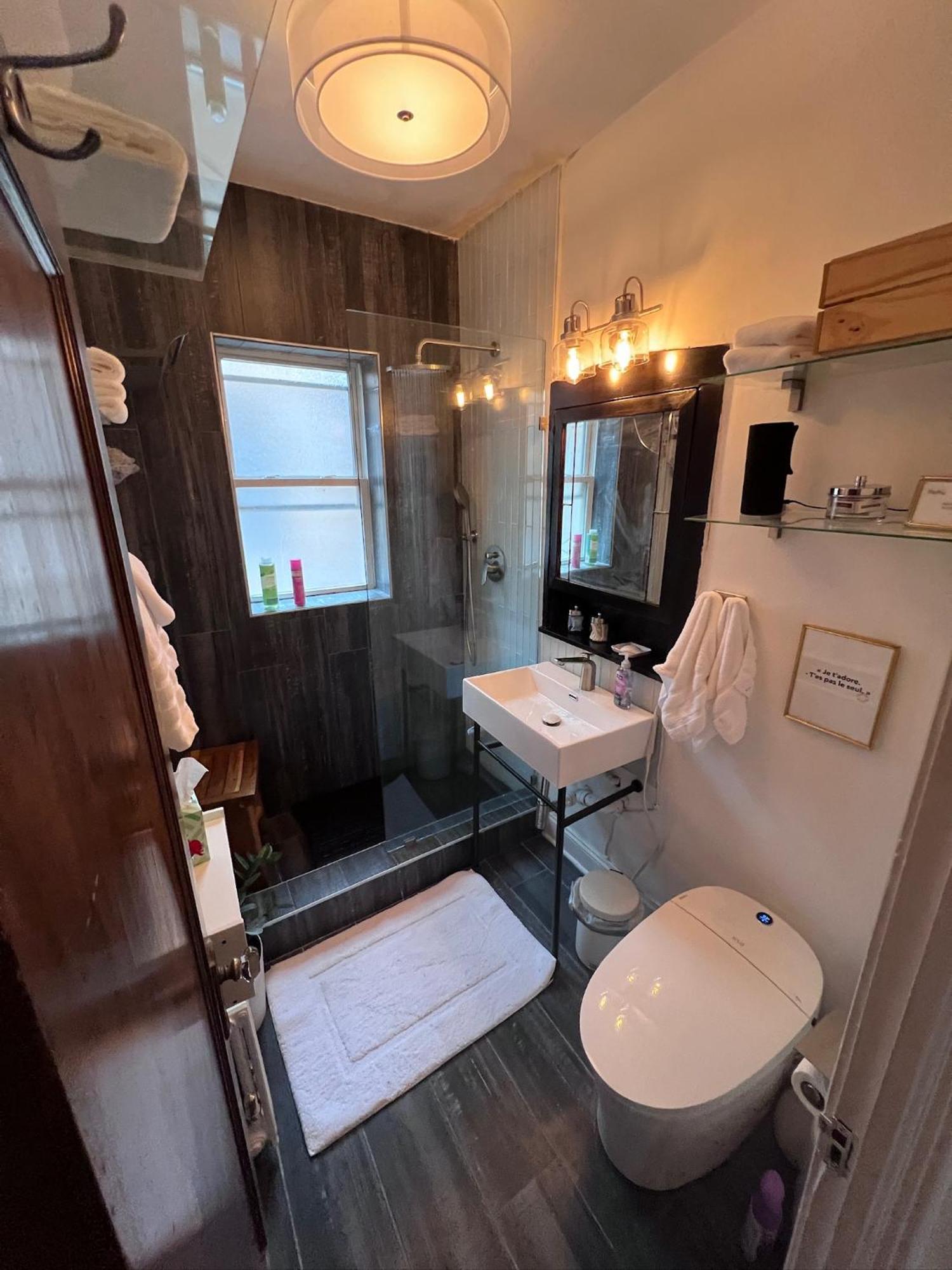 Lakeside Loft - Historic