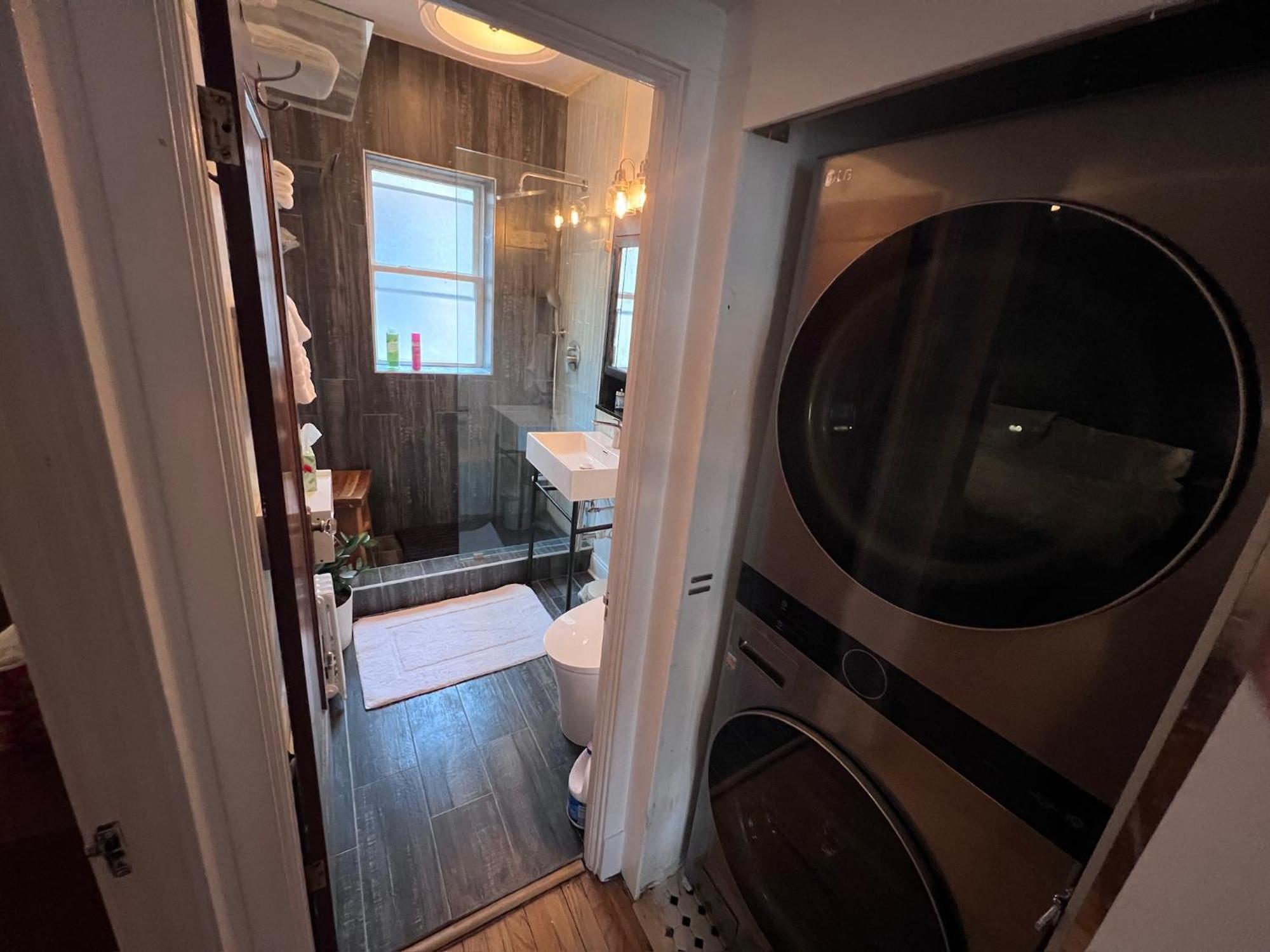 Lakeside Loft - Historic