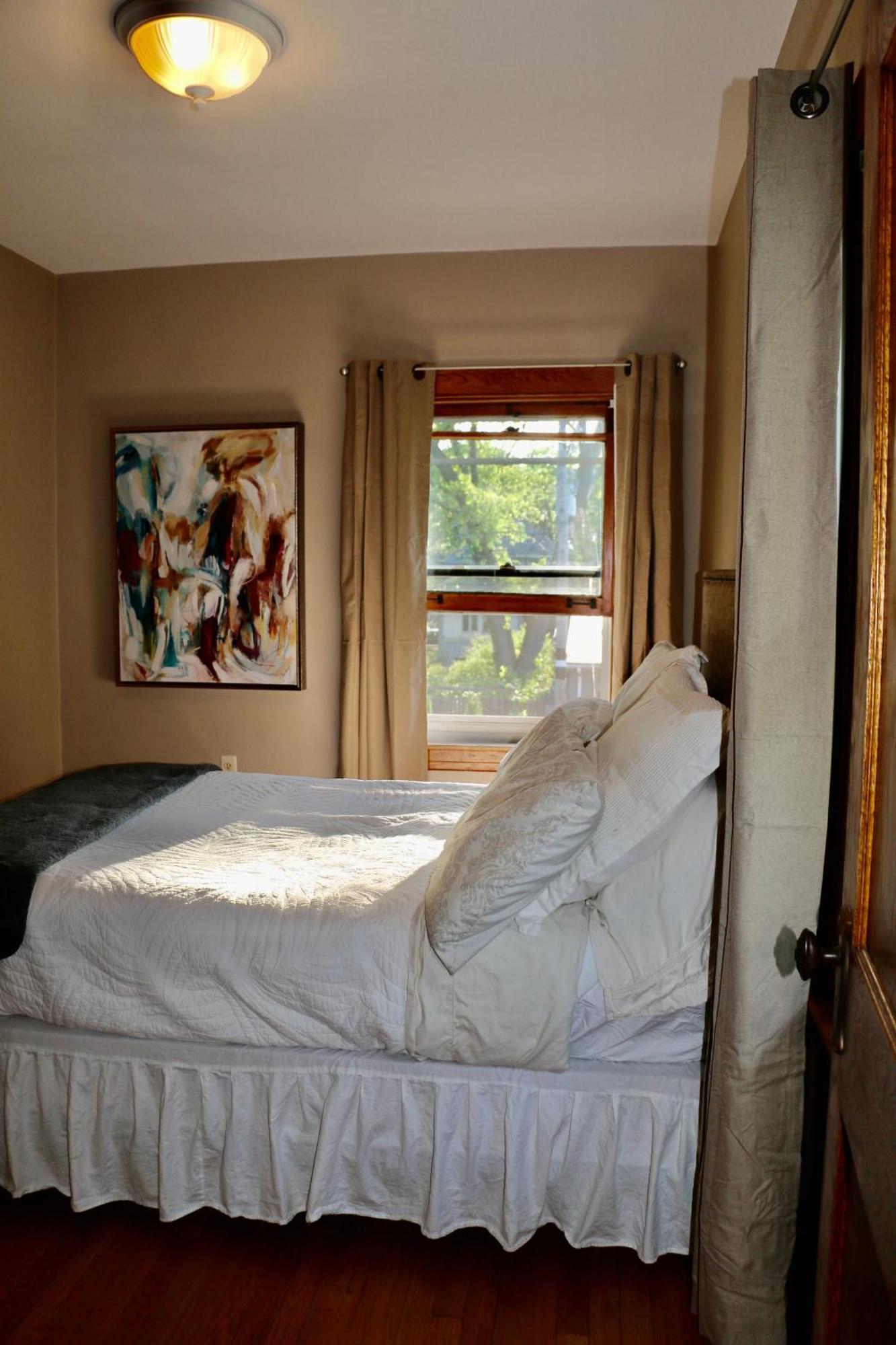 Holiday home Historic With Outdoor Hot Tub Near Downtown In Public Transportation Hub *