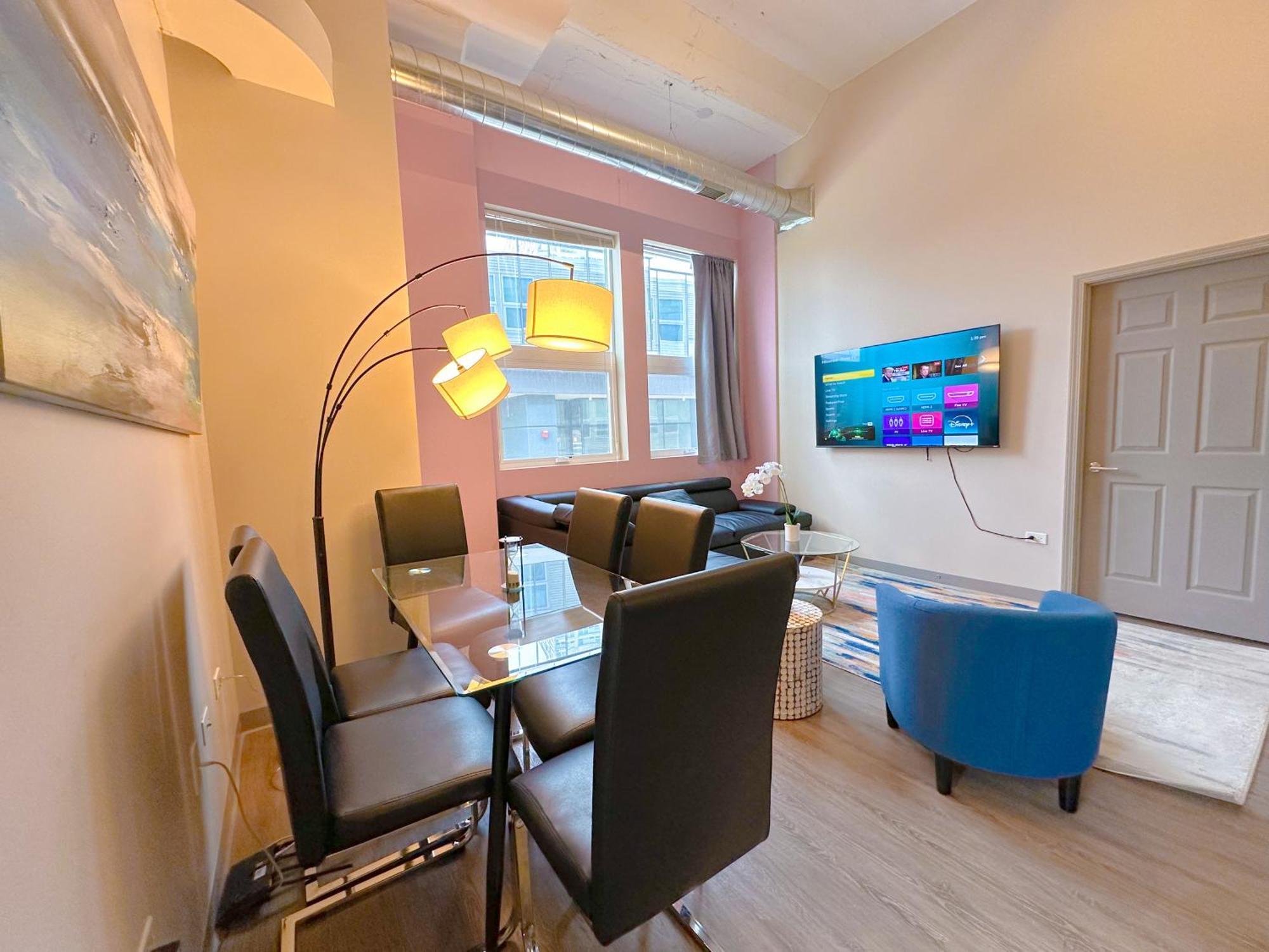 Apartment Mccormick Place Magnificent 2br-2ba With Optional Parking, Patio, Gym Access That Sleeps 6