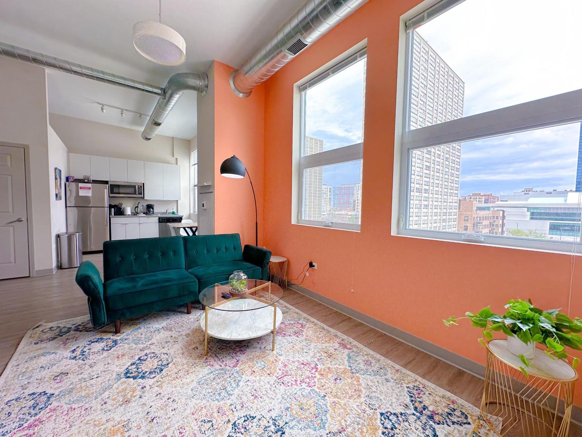 Mccormick Place 2br-2ba With Optional Parking,patio,gym For 6 Guests Apartment *