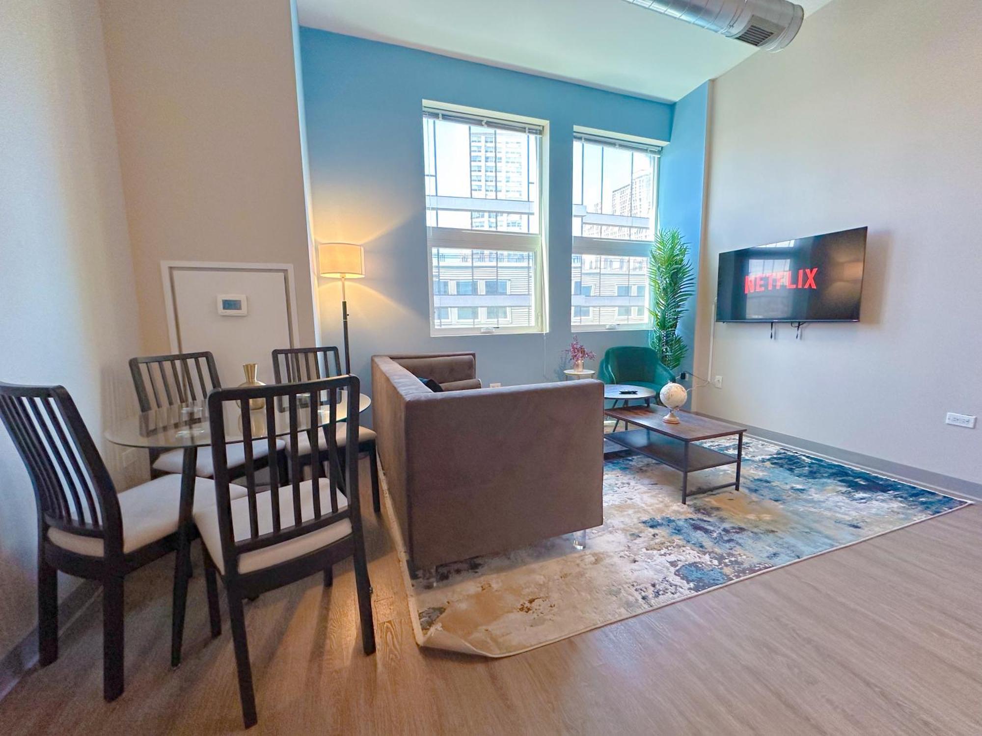 Mccormick 2br/2ba Oasis With Optional Parking, Patio, Gym For Up To 6 Guests Apartment
