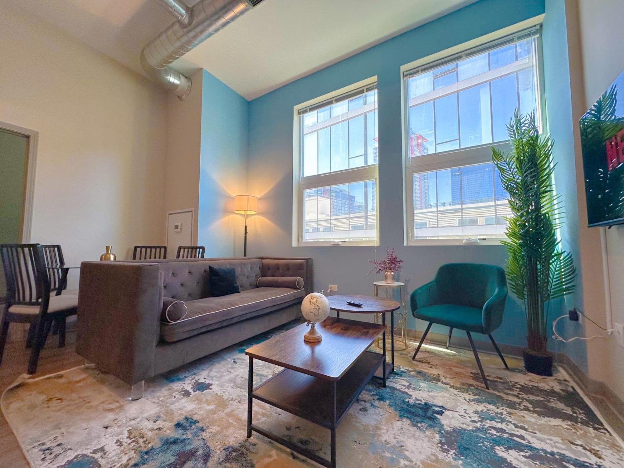 Mccormick 2br/2ba Oasis With Optional Parking, Patio, Gym For Up To 6 Guests Apartment *