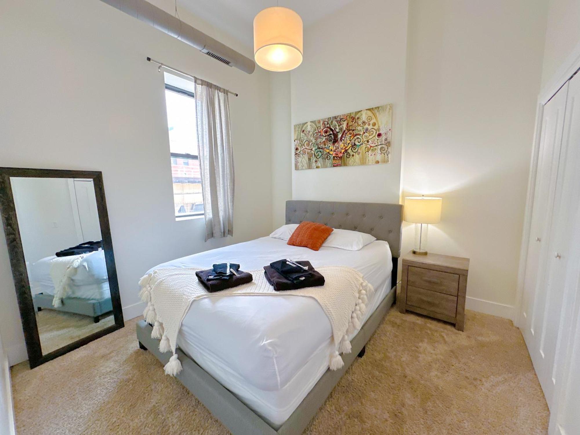 Apartment Mccormick Place 420 Friendly 2br/2ba With Optional Parking For Up To 6 Guests *