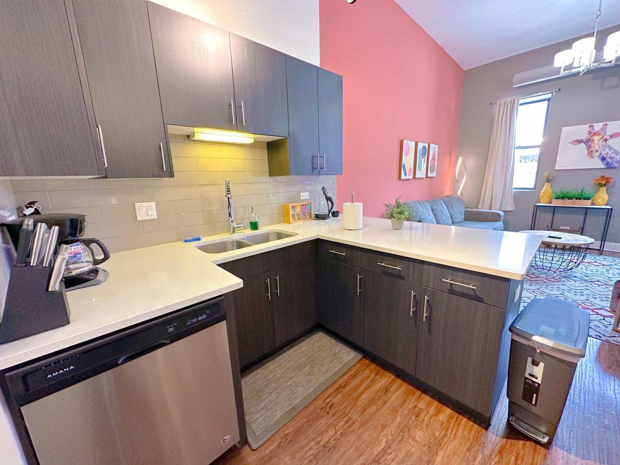 Mccormick Place 420 Friendly 2br/2ba With Optional Parking For Up To 6 Guests * Chicago