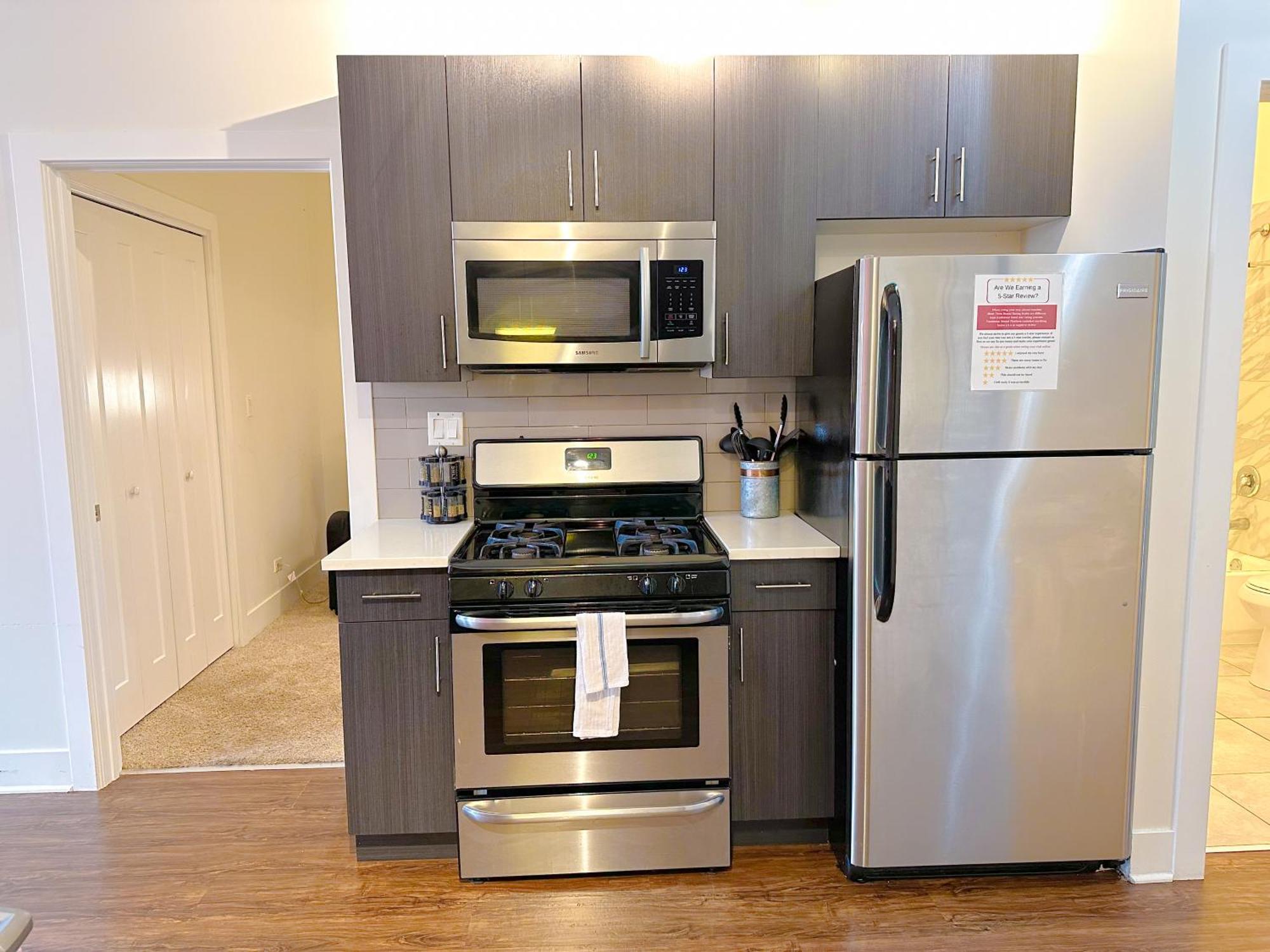 Mccormick Place 420 Friendly 2br/2ba With Optional Parking For Up To 6 Guests