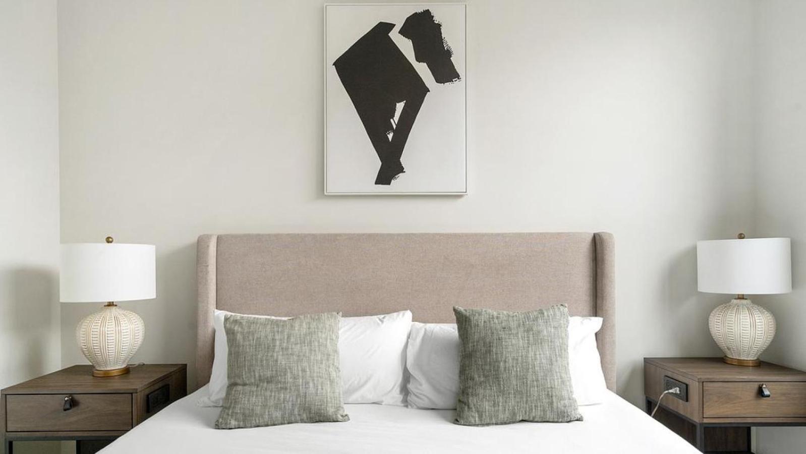 Landing At Logan - In Logan Square Apartment *