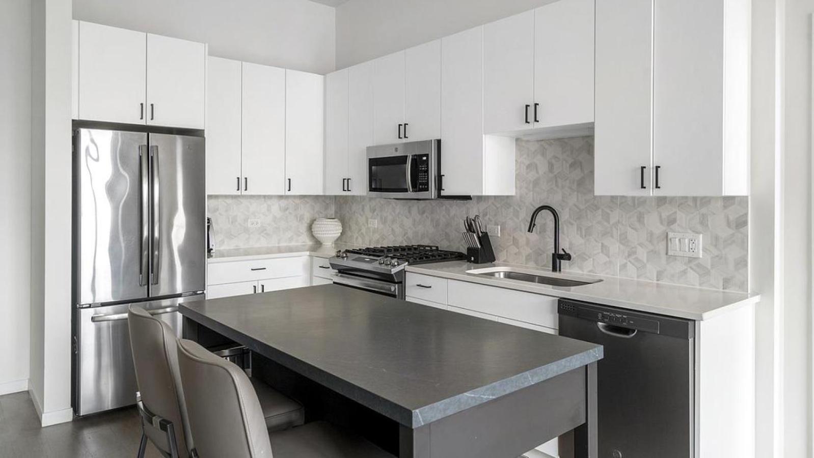 Apartment Landing At Logan - In Logan Square