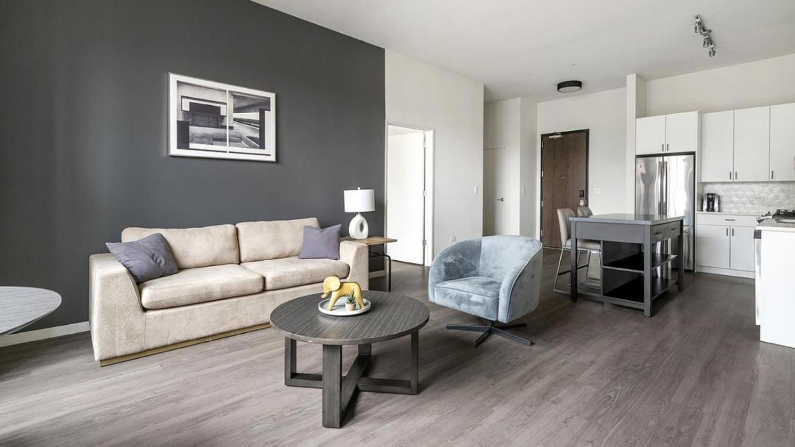Landing At Logan - In Logan Square Apartment Chicago