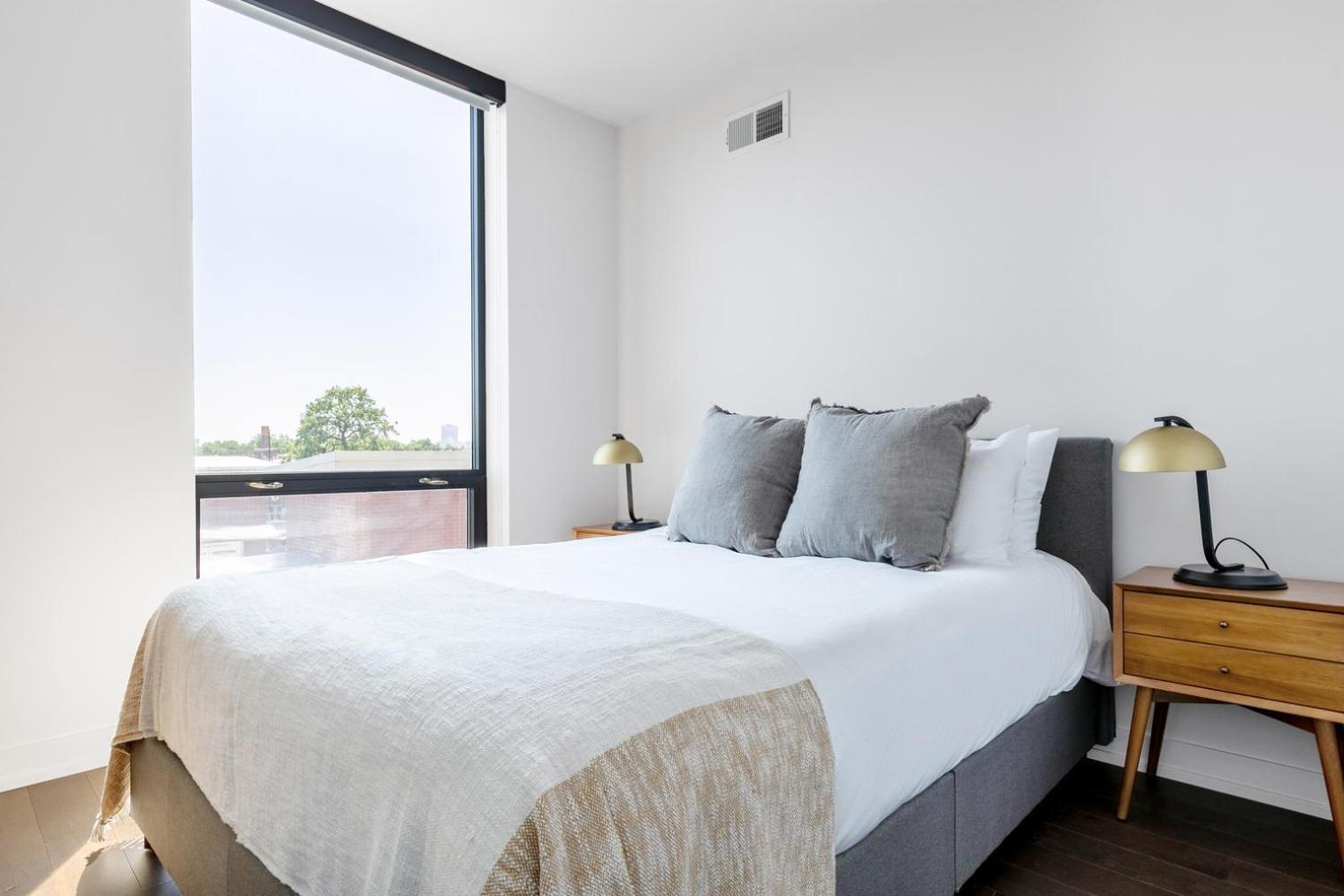 Ravenswood 2br W Rooftop Bbq Next To Brown Line Chi-400