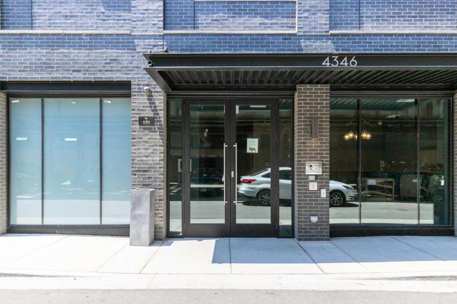 Ravenswood 2br W Rooftop Bbq Next To Brown Line Chi-400