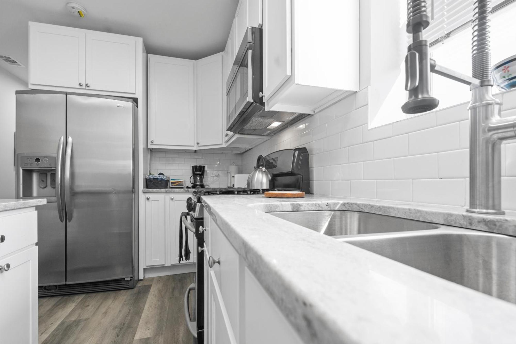 Newly Rehabbed Greystone With 2 Private Apartments, Backyard, Garage, Laundry, Close To Expressway Apartment Chicago
