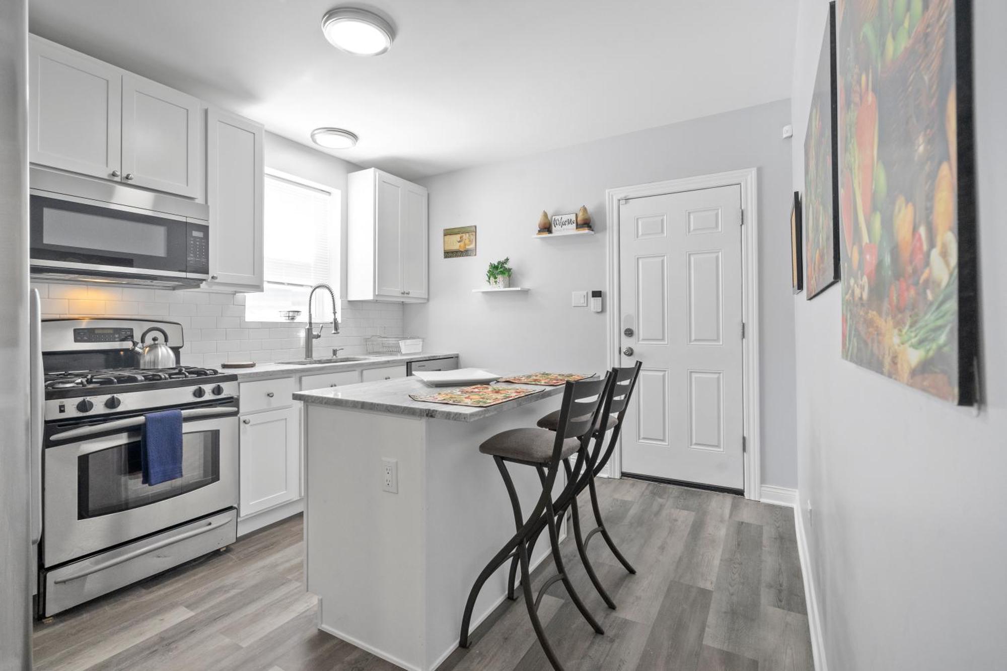 Newly Rehabbed Greystone With 2 Private Apartments, Backyard, Garage, Laundry, Close To Expressway * Chicago
