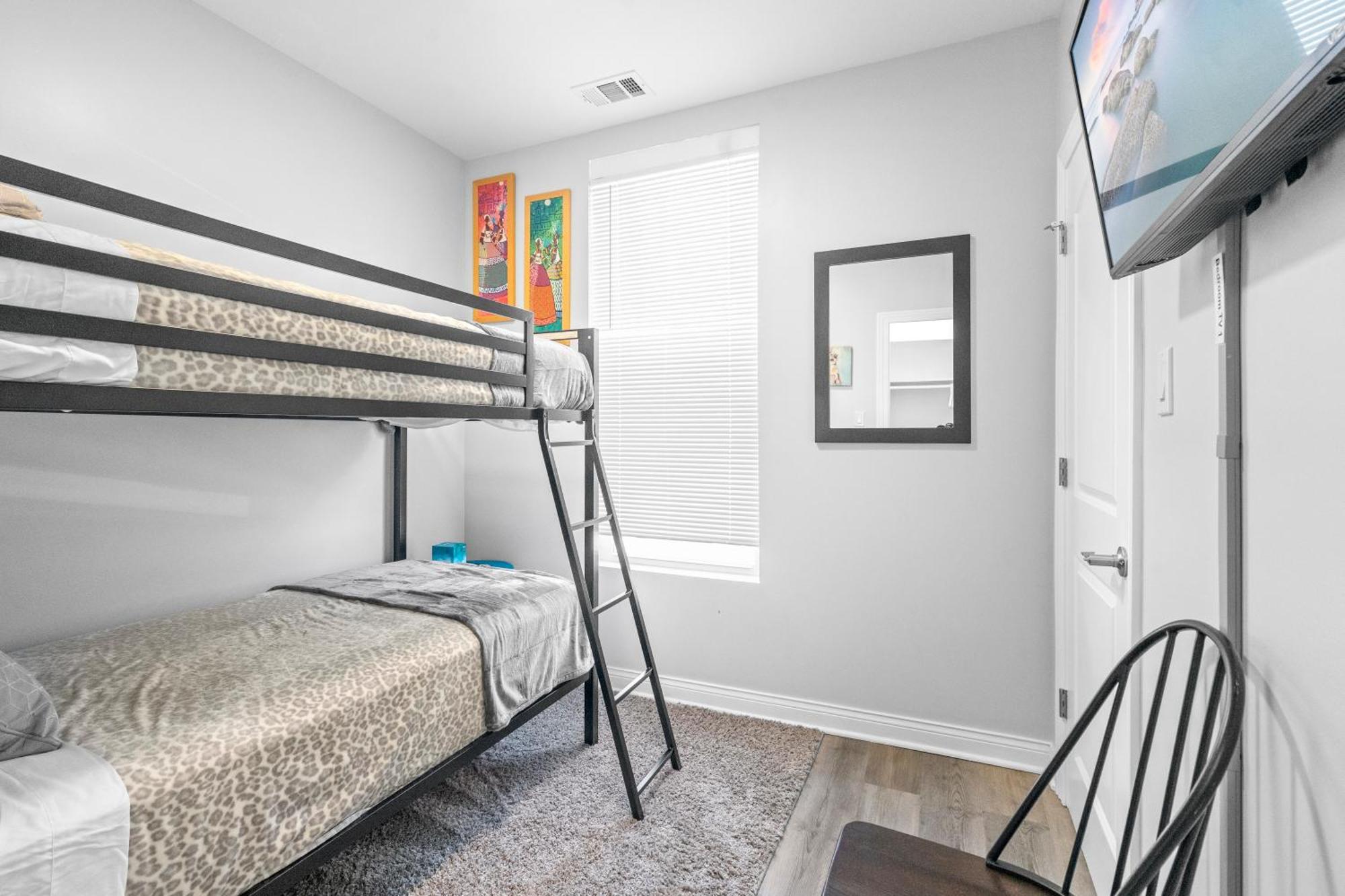 Newly Rehabbed Greystone With 2 Private Apartments, Backyard, Garage, Laundry, Close To Expressway * Chicago