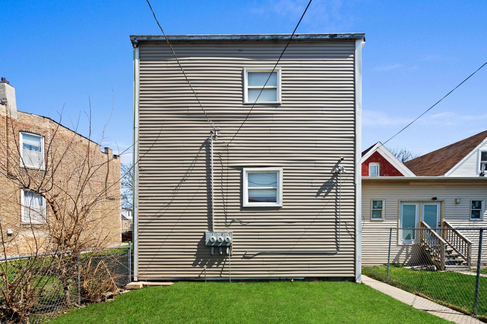 Newly Rehabbed Greystone With 2 Private Apartments, Backyard, Garage, Laundry, Close To Expressway