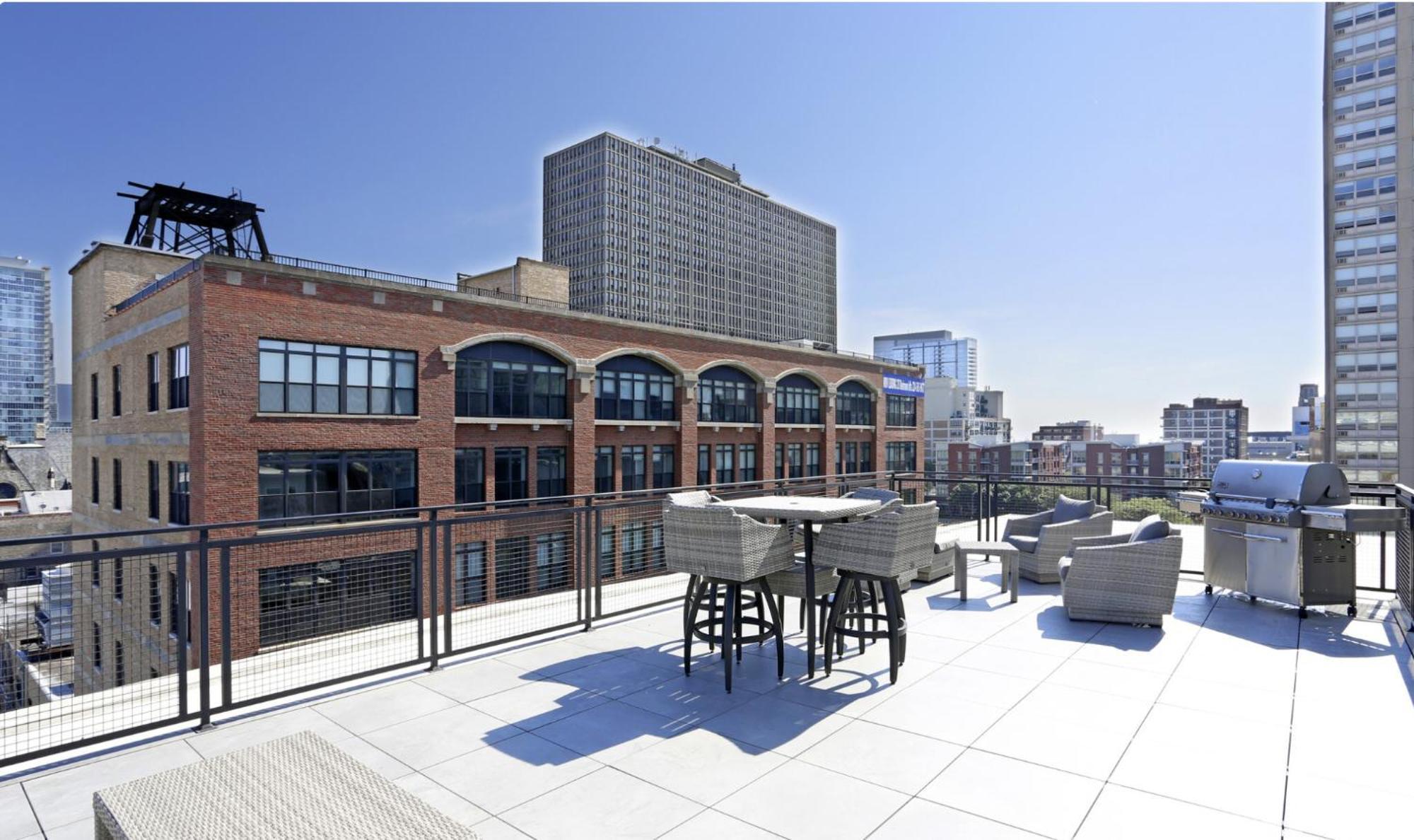 Mccormick Place 2br-2ba With Optional Parking,patio,gym For 6 Guests * Chicago