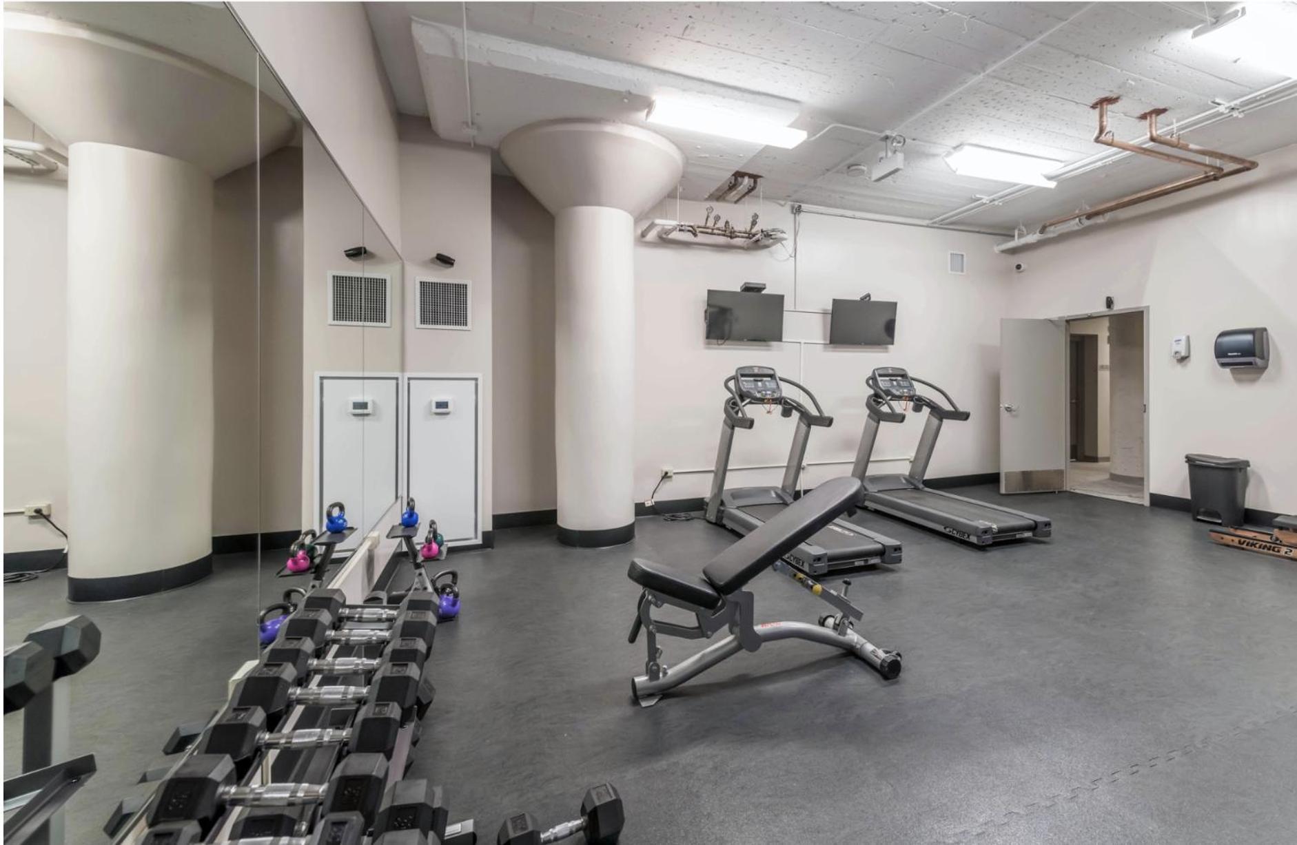 Mccormick 2br/2ba Oasis With Optional Parking, Patio, Gym For Up To 6 Guests * Chicago
