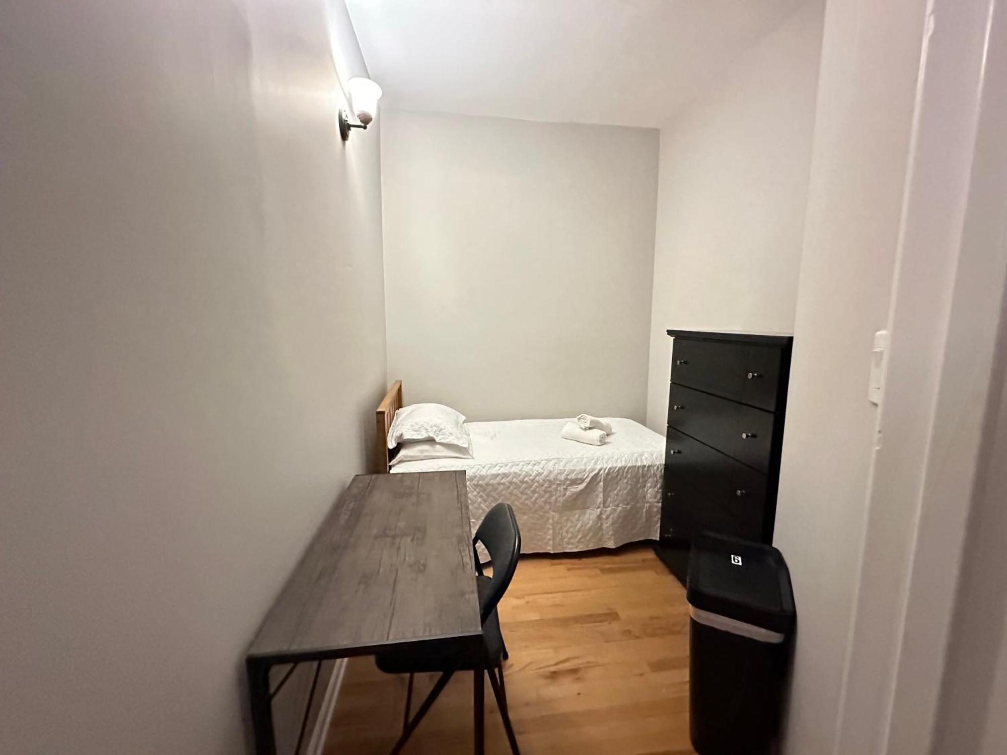 Homestay Wonderful Close To Downtown - Free Parking *