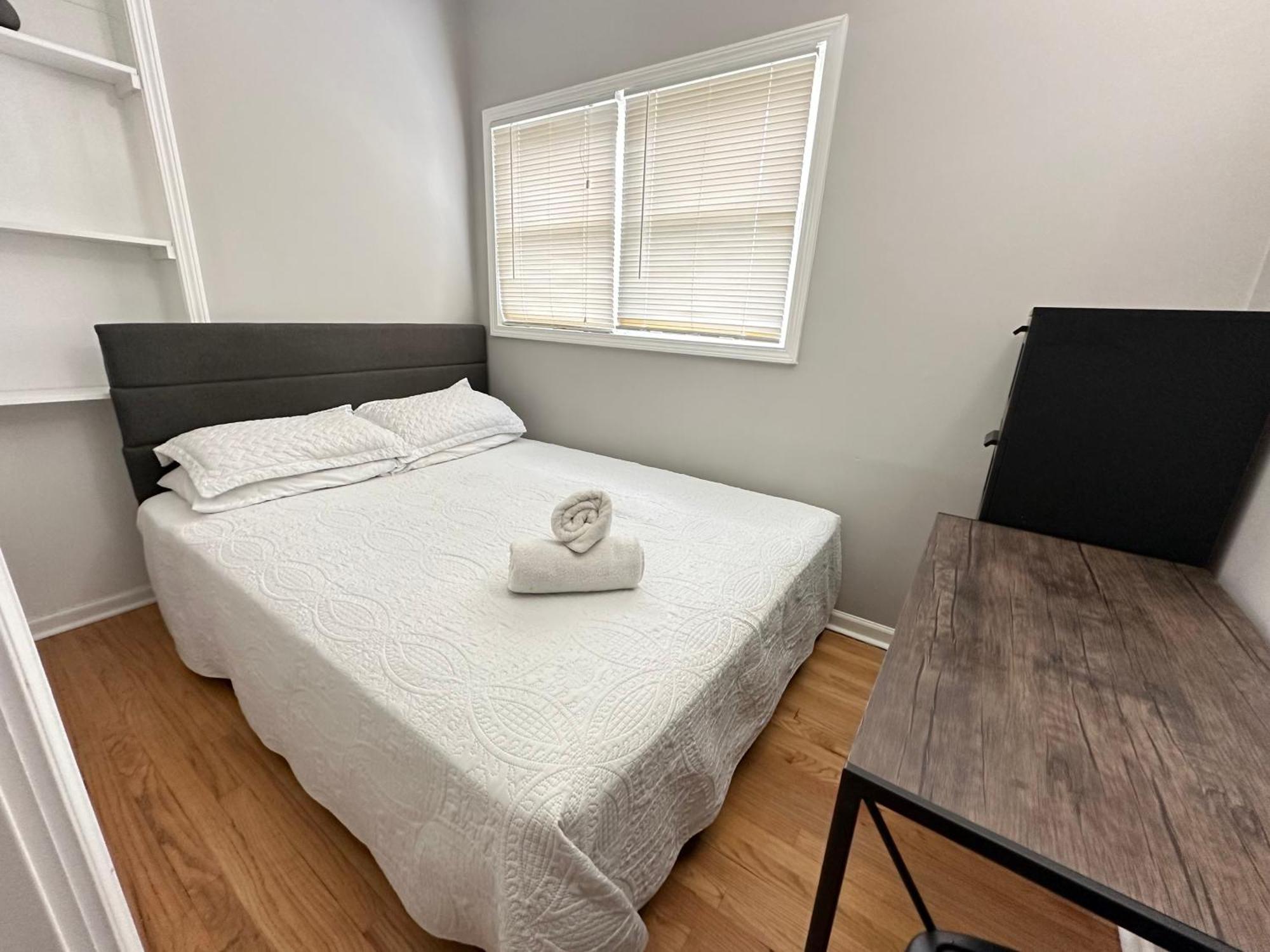 Wonderful Close To Downtown - Free Parking Homestay *
