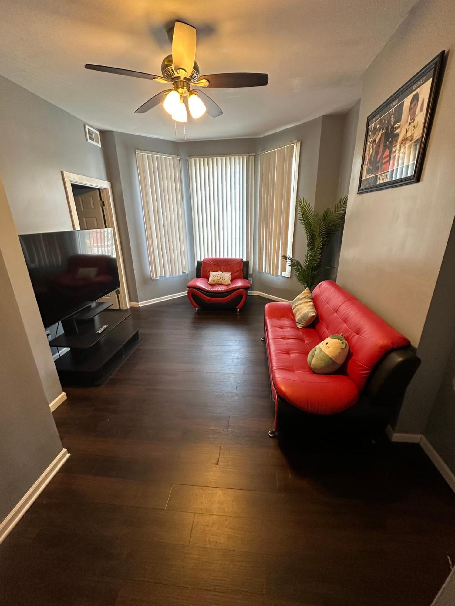Cozy Spacious 3br Theater Apartment