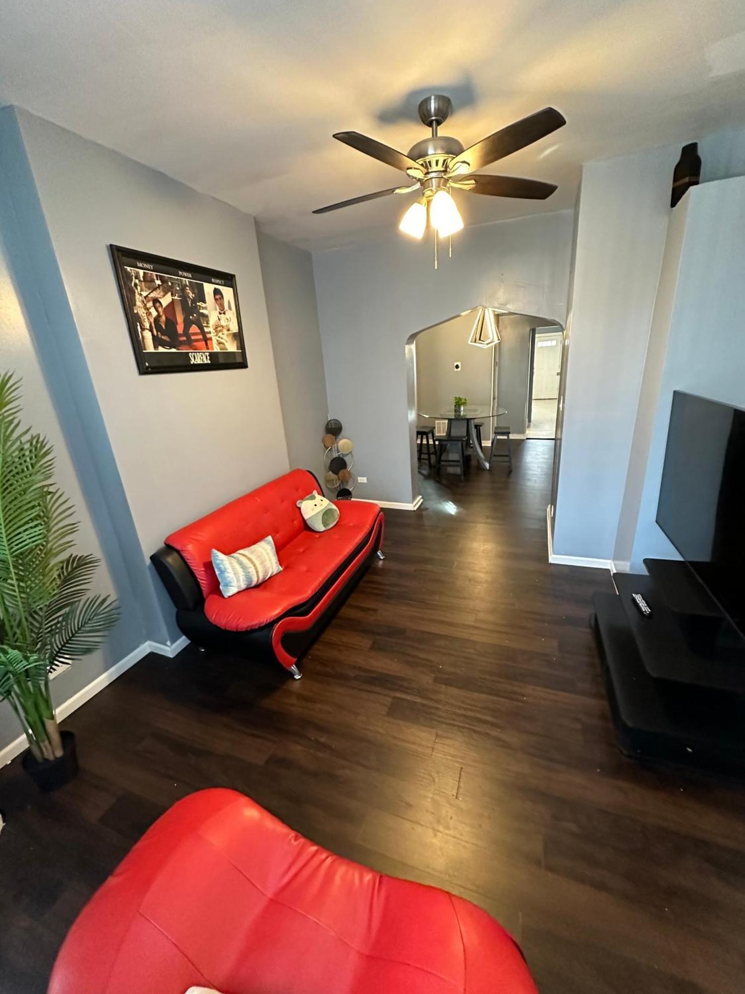 Cozy Spacious 3br Theater Apartment *