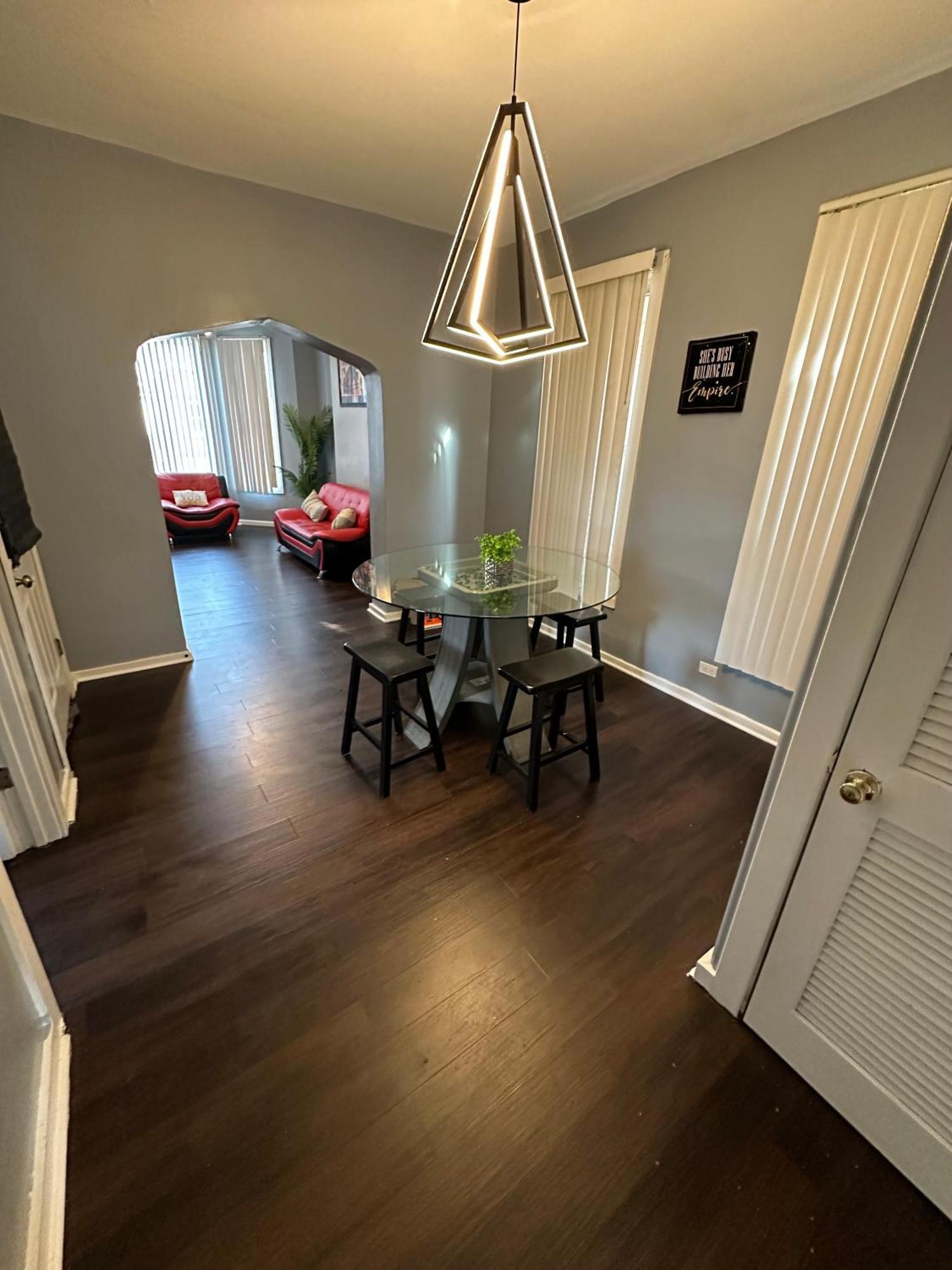 Cozy Spacious 3br Theater * Chicago
