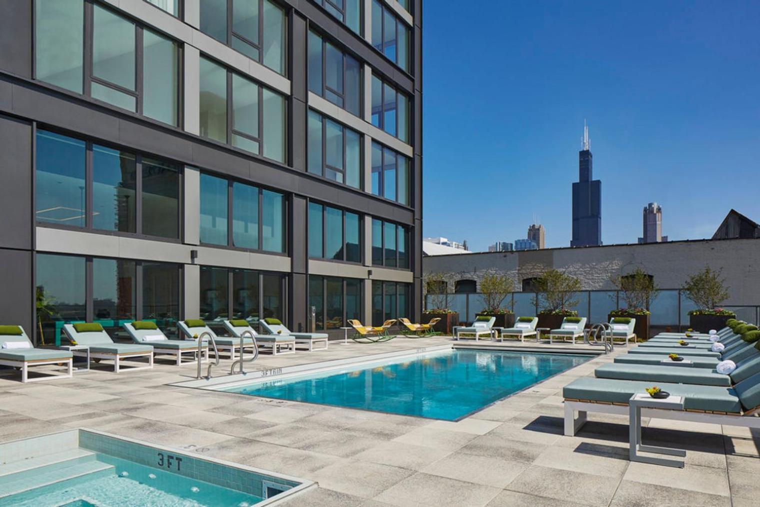 W Loop W Gym Pool Coworking Nr Uic Chi-396