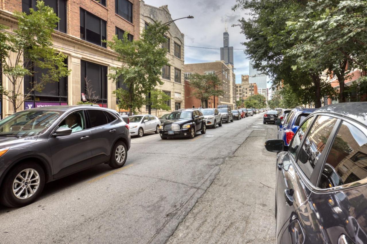 W Loop W Gym Pool Coworking Nr Uic Chi-396 * Chicago