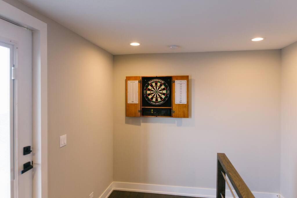 Magnificent New W/8 Beds & Free Parking
