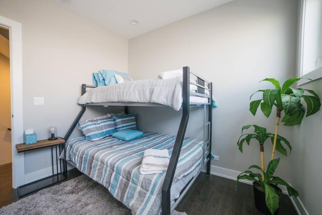 Magnificent New W/8 Beds & Free Parking Holiday home