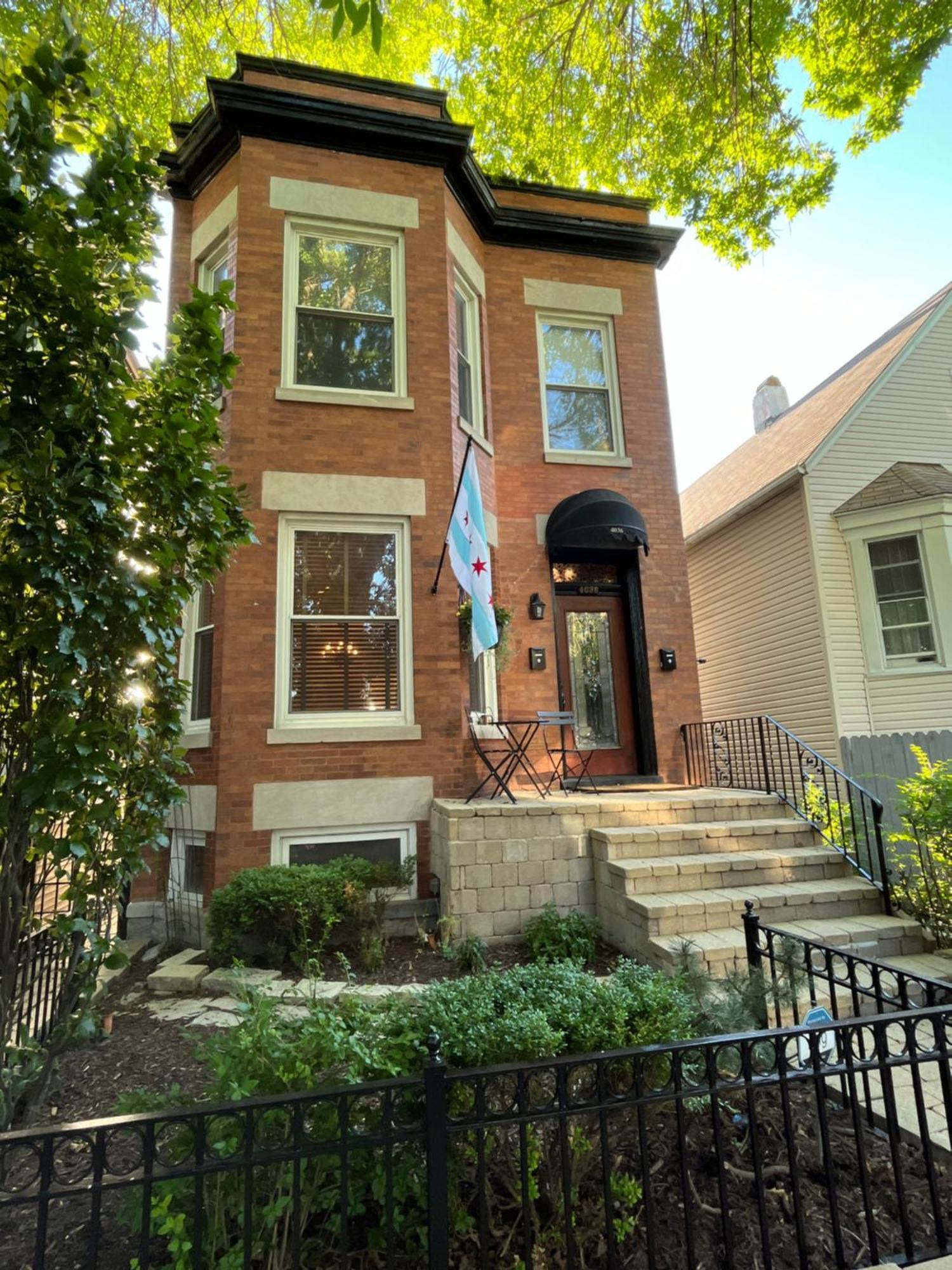 Apartment 2br 1ba Irving Park Updated Vintage Unit 2-flat