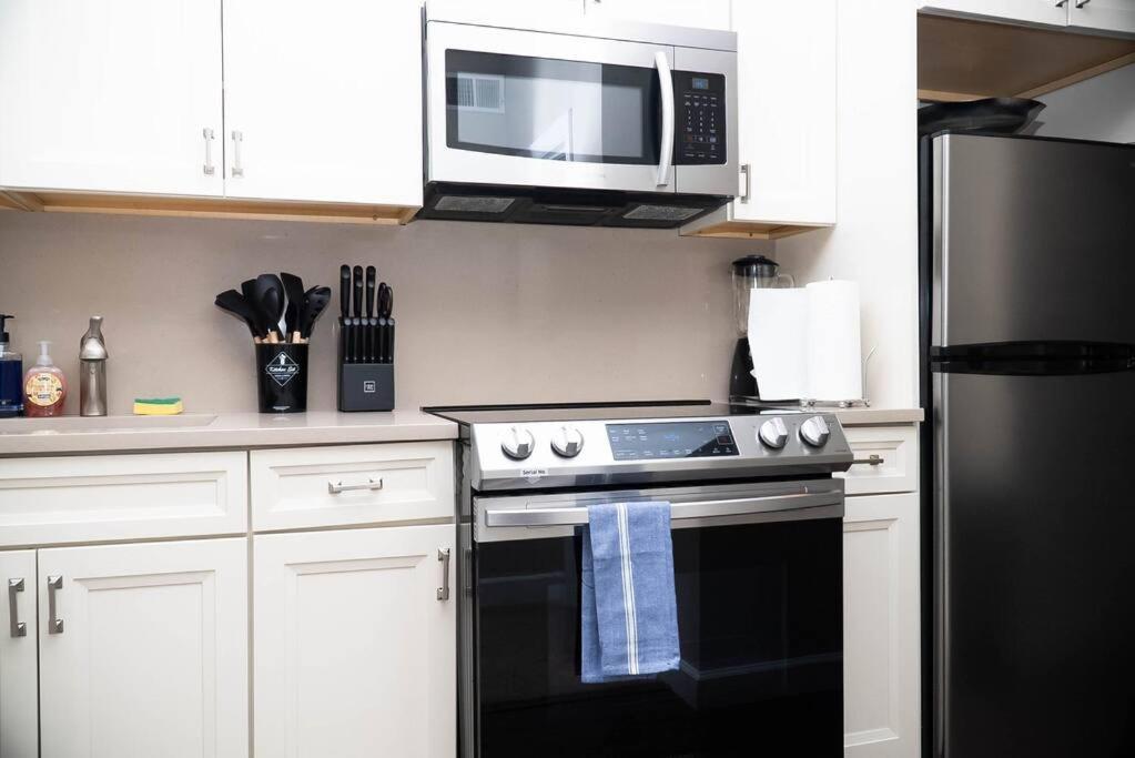 Duplex Chic River North Retreat Chicago