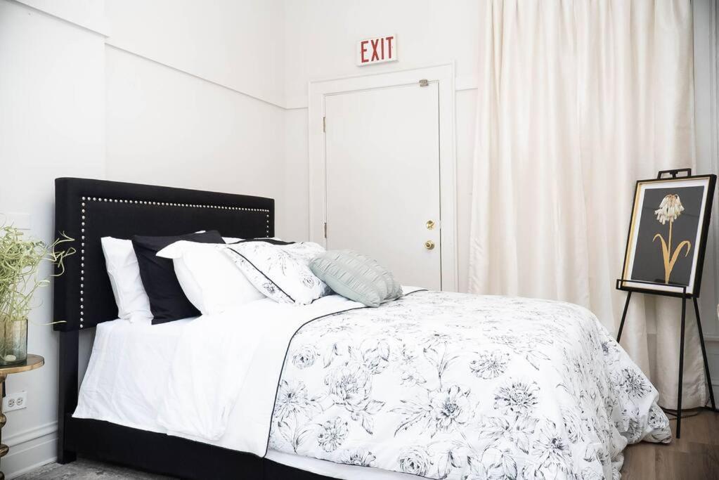 Duplex Chic River North Retreat Chicago