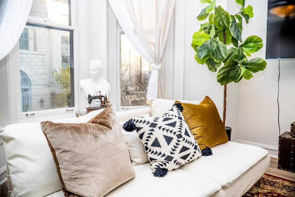 Duplex Chic River North Retreat Chicago