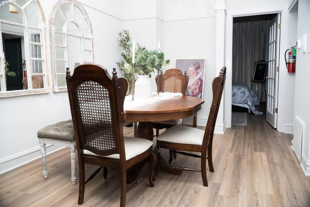 Duplex Chic River North Retreat Chicago