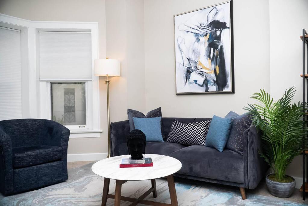 Duplex Chic River North Retreat Chicago