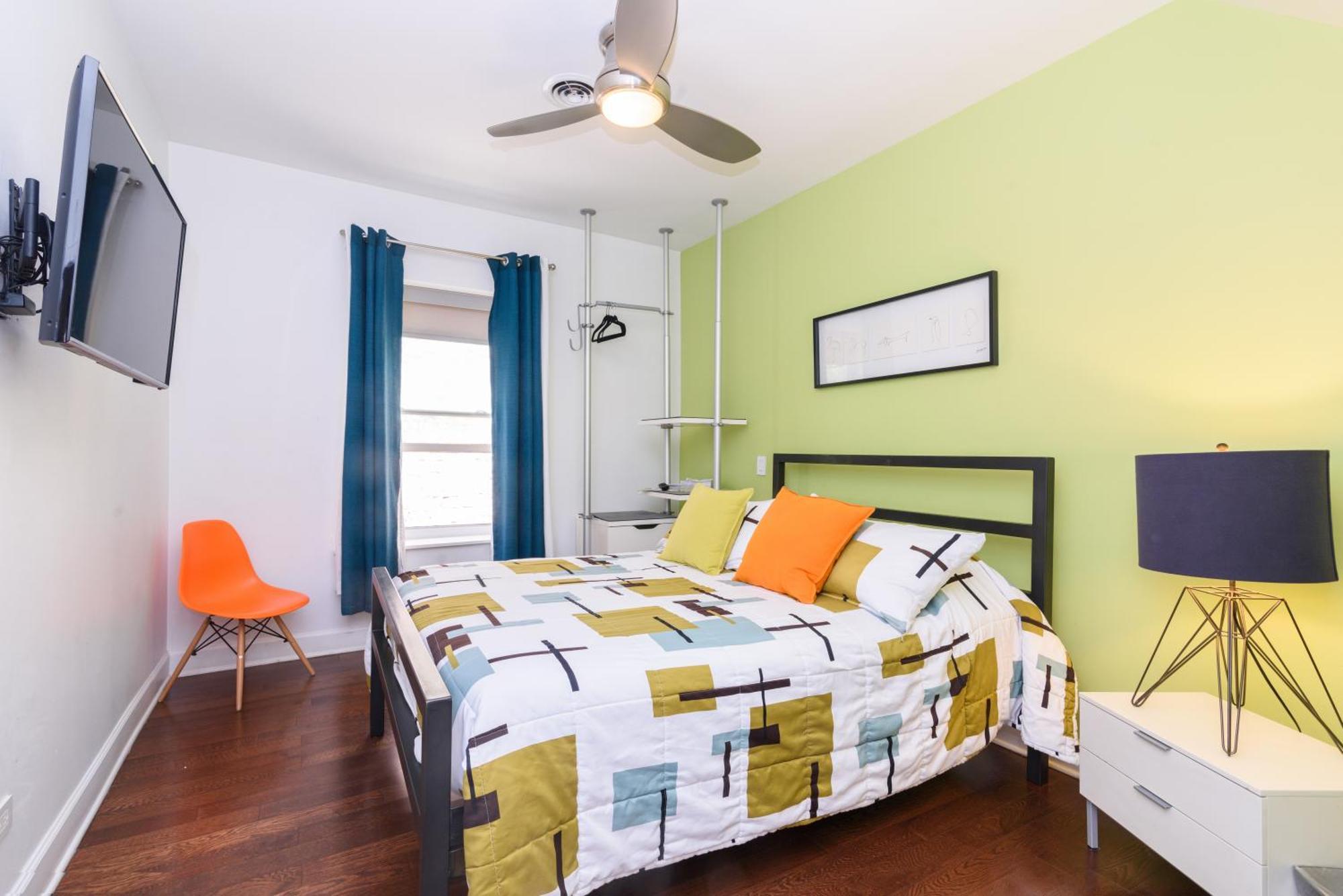 Bed & Breakfast House 5863- Chicago's Premier Chicago