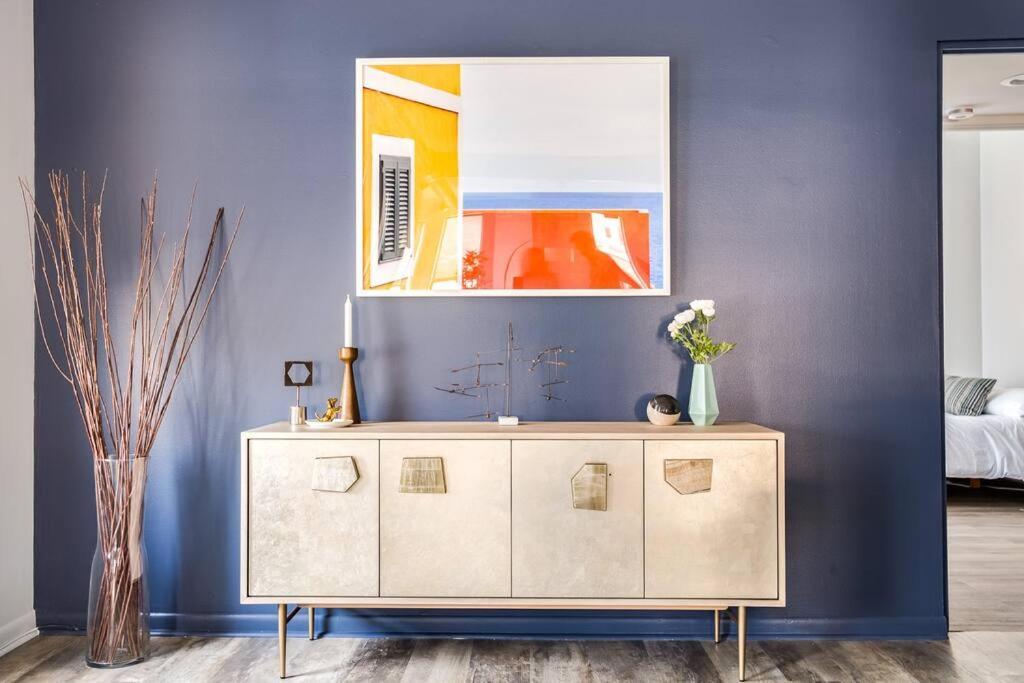 Beautifully Remodeled Second Floor Flat In River North With Private Rooftop - 2s * Chicago
