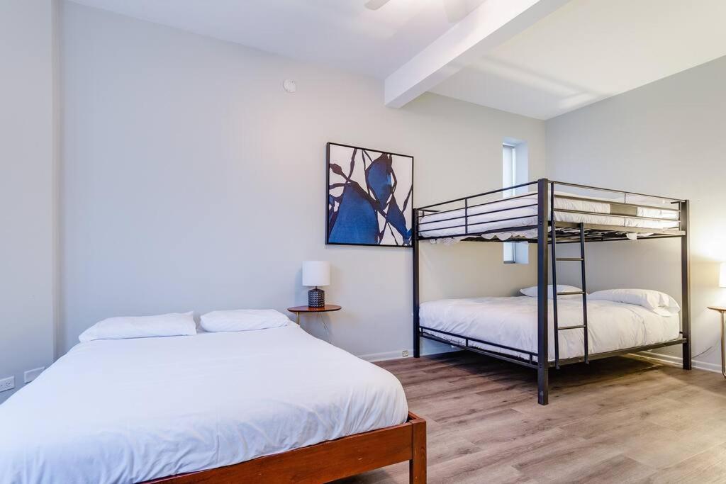 Beautifully Remodeled Second Floor Flat In River North With Private Rooftop - 2s * Chicago